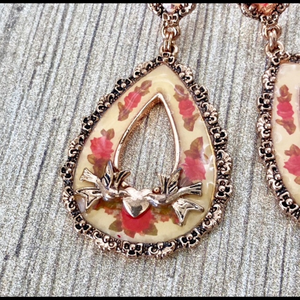 Betsey Johnson Vintage Rose Love Birds Earrings - Picture 4 of 8